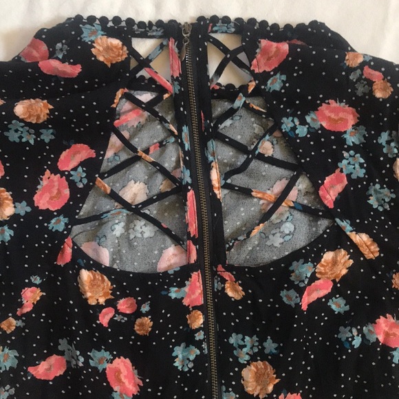 Floral dress with cut out back and zip up! - Picture 4 of 5